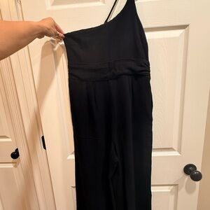 Chic Black One-Shoulder Jumpsuit